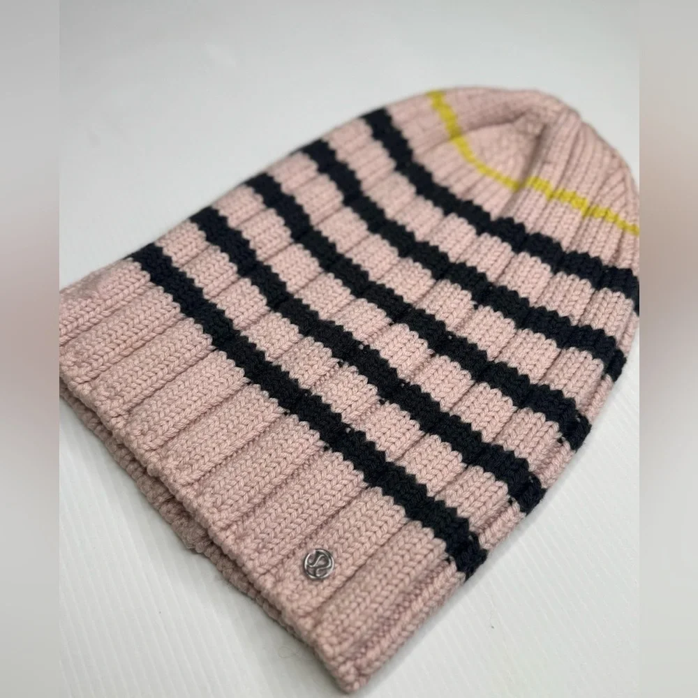 Lululemon Blissed Out Toque‎ hat multi-color ski merino wool soft
